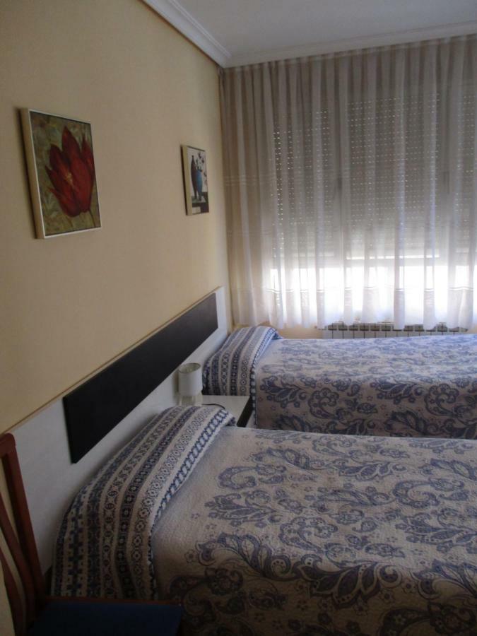 Hostal Becares Palencia Buitenkant foto